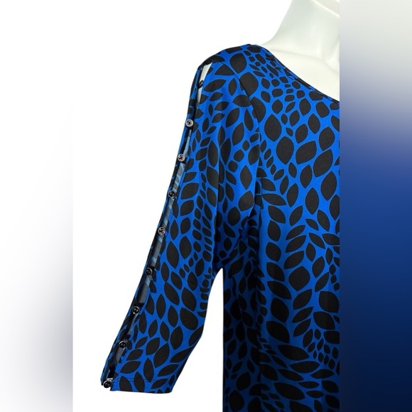 New Woman Design, Plus Size 1X Blue & Black Leaf Pattern Tunic - Picture 7 of 10